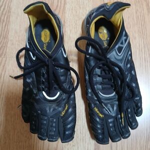 Vibram Five Fingers  training shoes